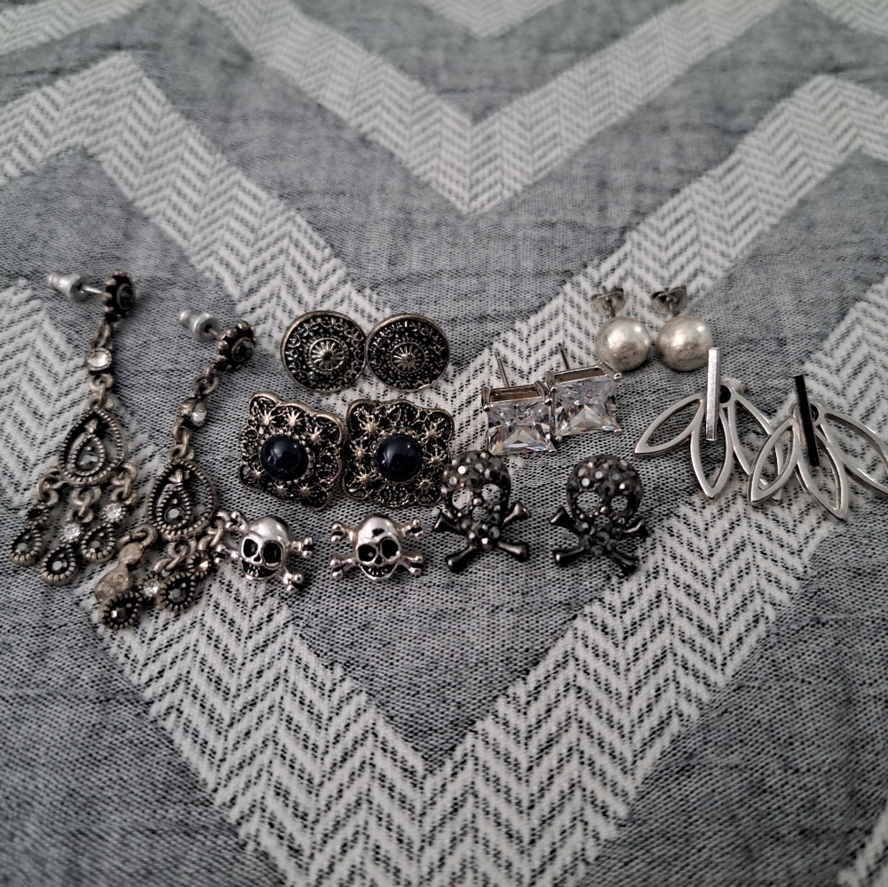 Bundle of 8 Fashion Jewlery Earings